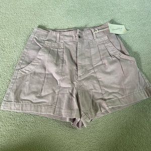 Universal thread high waisted short